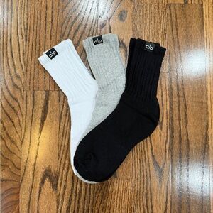 Alo Unisex Half-Crew Scrunch socks 3 pairs brand new